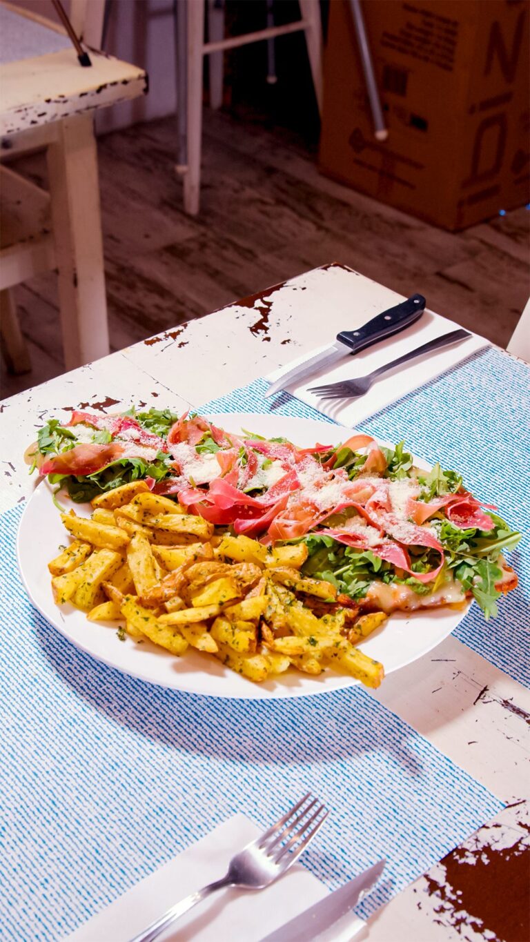 Plato argentino servido en la mesa